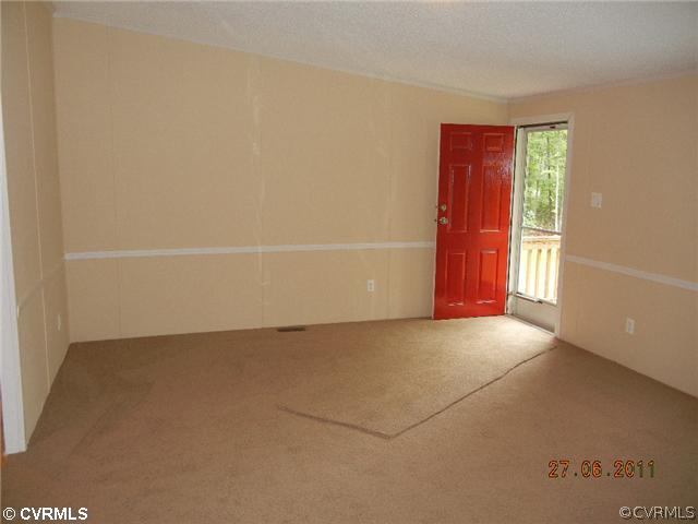 7731 South Genito Road Jetersville, VA 23083 - Photo 3 of 4 Den/Family/Great Room
