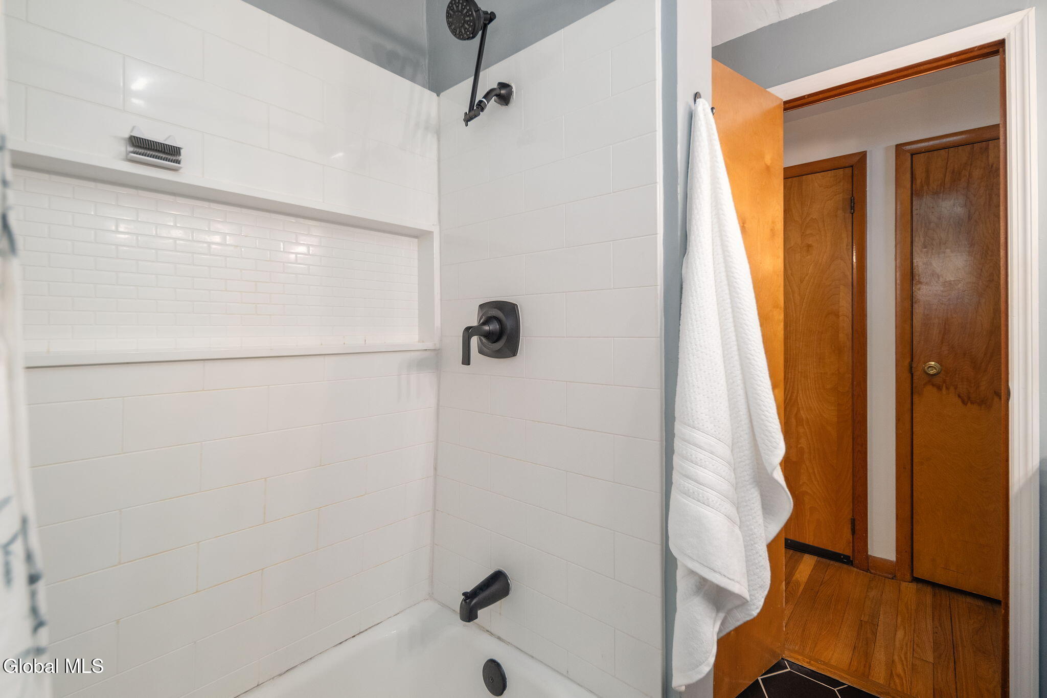 19 New Castle Road Halfmoon, NY 12065 - Photo 15 of 28 27-19NewcastleRd_27
