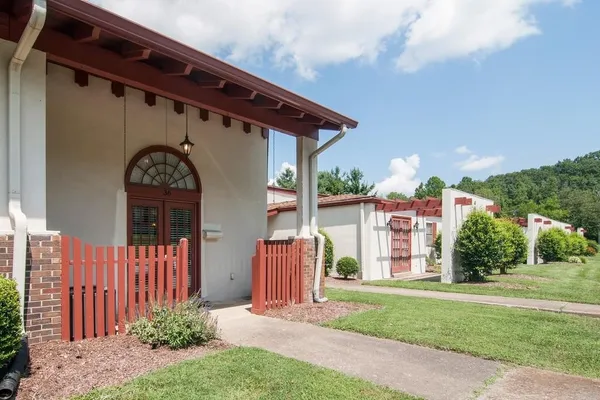 $179,900 | 210 Old Hickory Boulevard, Unit 36, Nashville, TN 37221