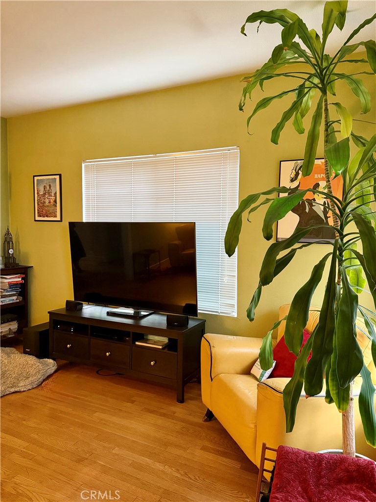 1607 Glenwood Road Glendale, CA 91201 - Photo 3 of 18