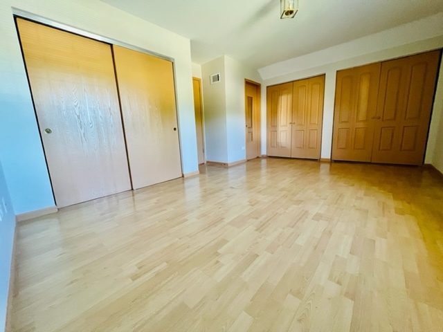 716 Sutton Circle Wheeling, IL 60090 - Photo 33 of 38 a view of an empty room with a window
