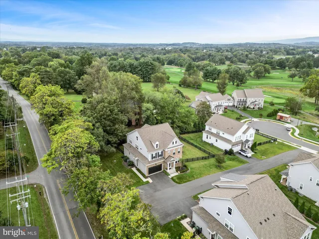 $4,950 | 221 32nd Street, Purcellville, VA 20132