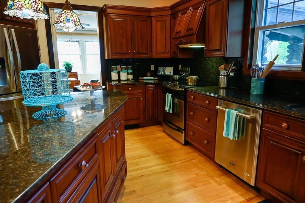 360 Salisbury Street Worcester, MA 01609 - Photo 15 of 42