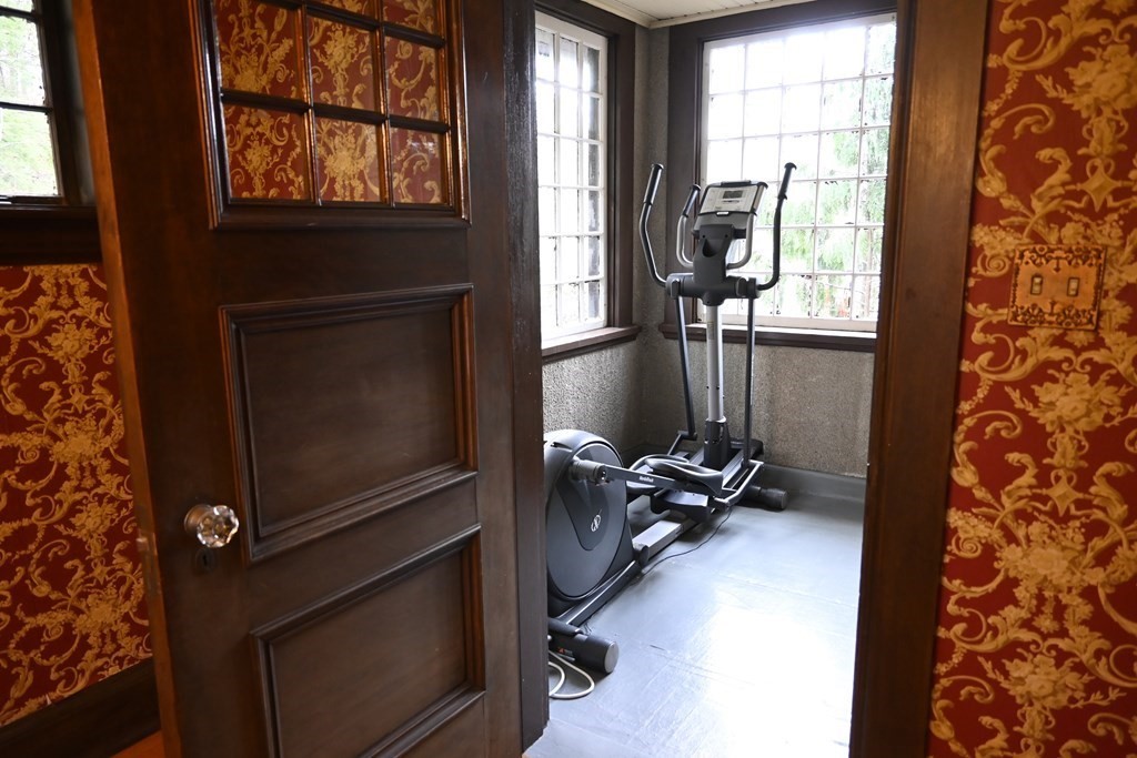 360 Salisbury Street Worcester, MA 01609 - Photo 18 of 42