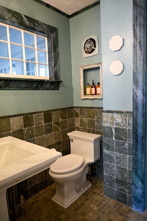 360 Salisbury Street Worcester, MA 01609 - Photo 27 of 42