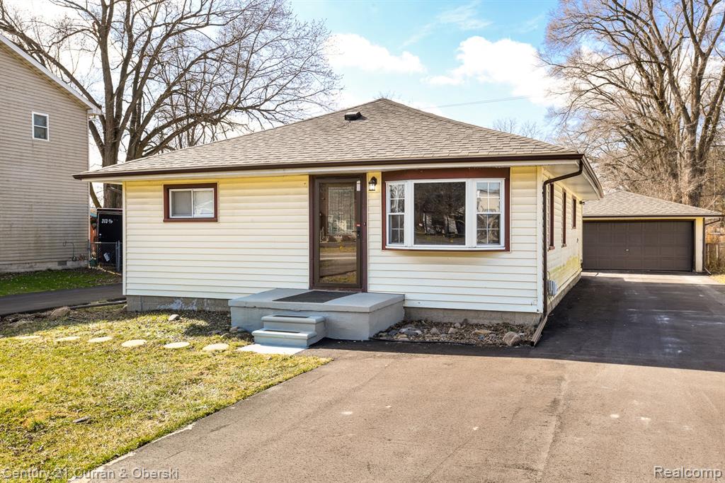 17528 Sumpter Road Belleville, MI 48111 - Photo 1 of 30