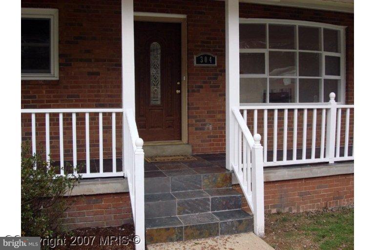 304 Old Courthouse Road Northeast Vienna, VA 22180 - Photo 20 of 20 a view of stairs