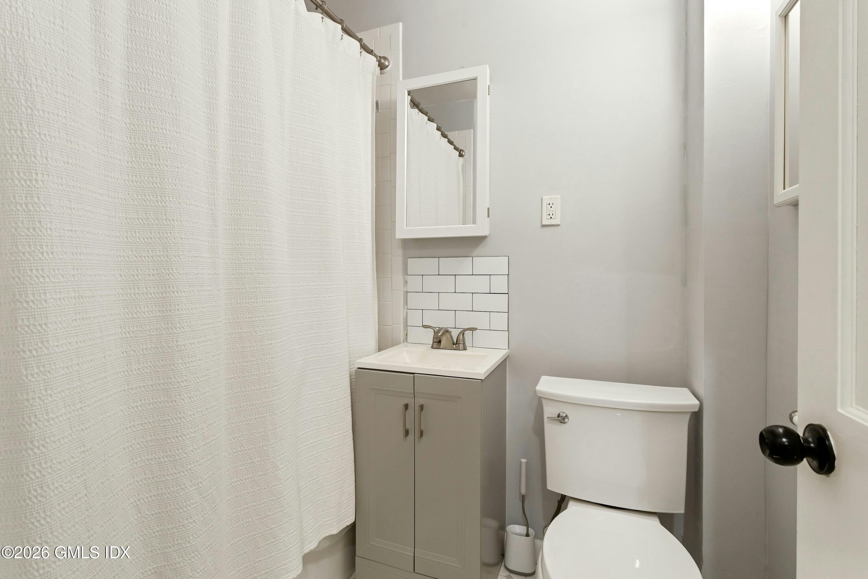 37 Gerry Street, Unit A Greenwich, CT 06830 - Photo 16 of 23 016-491883-_X0A4263_14599385