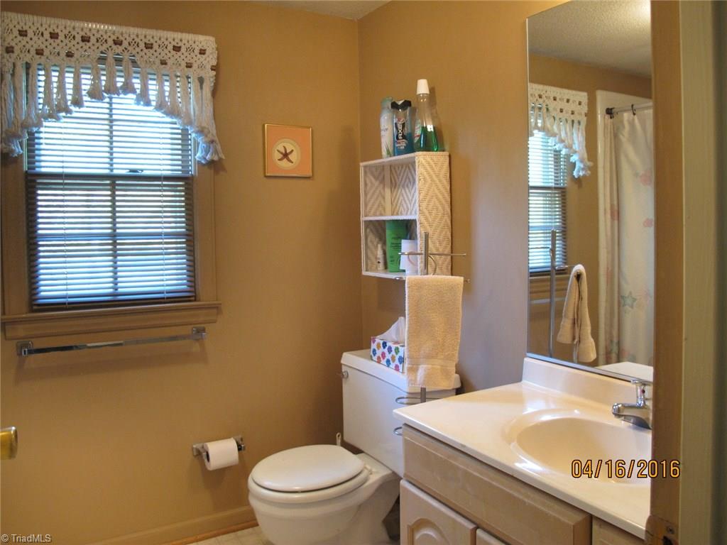 404 Sunset Drive High Point, NC 27262 - Photo 16 of 20 Gallery Image 16