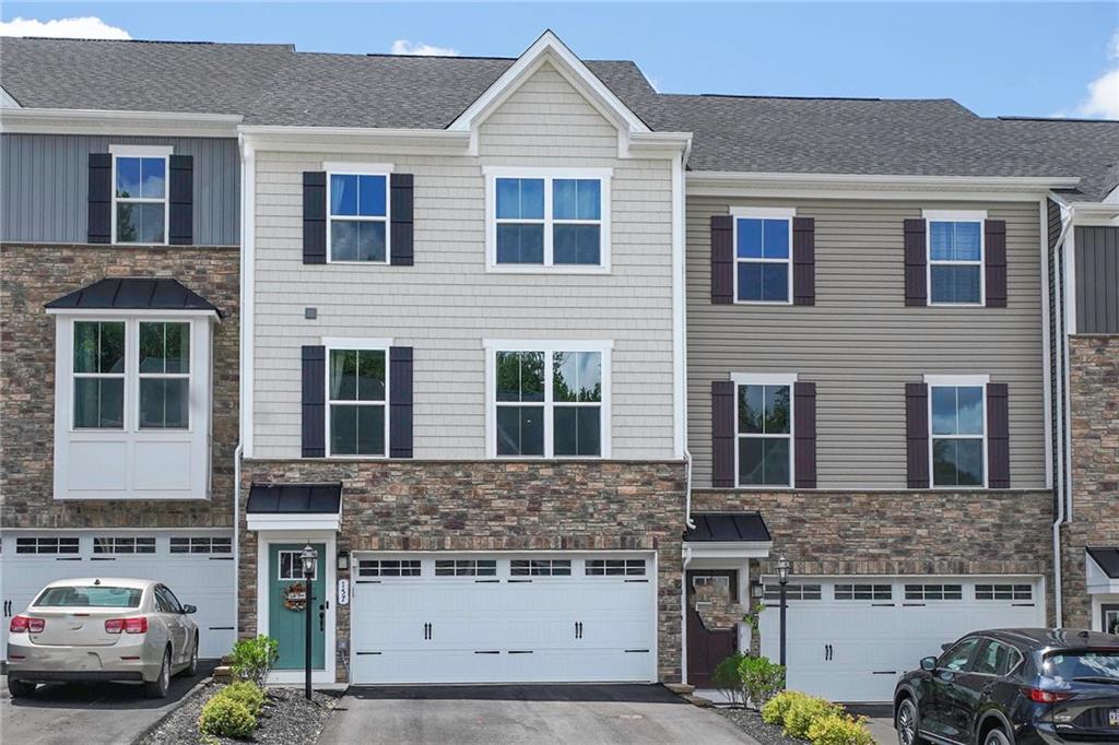 157 Cole Drive McKees Rocks, PA 15136 - Photo 2 of 25 Gallery Image 2