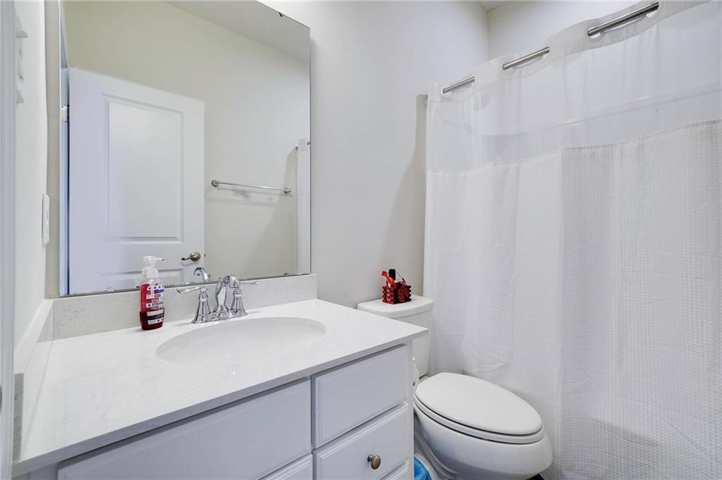 157 Cole Drive McKees Rocks, PA 15136 - Photo 18 of 25 Full bath in upper hallway