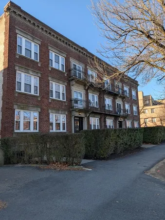 $1,750 | 390 Fellsway West, Unit 5A, Medford, MA 02155