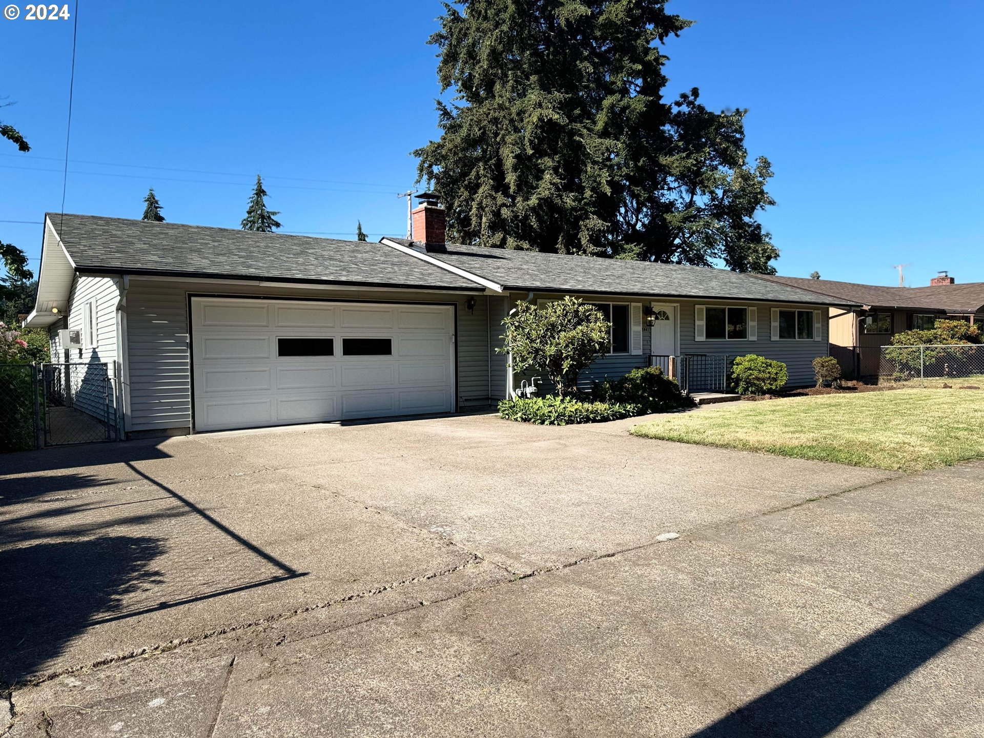 5941 Thurston Road Springfield, OR 97478 - Photo 1 of 33 a front view of house with yard