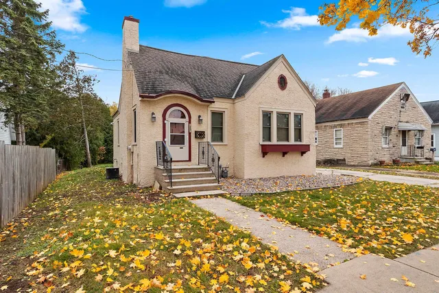 $209,900 | 409 South Baird Street, Green Bay, WI 54301