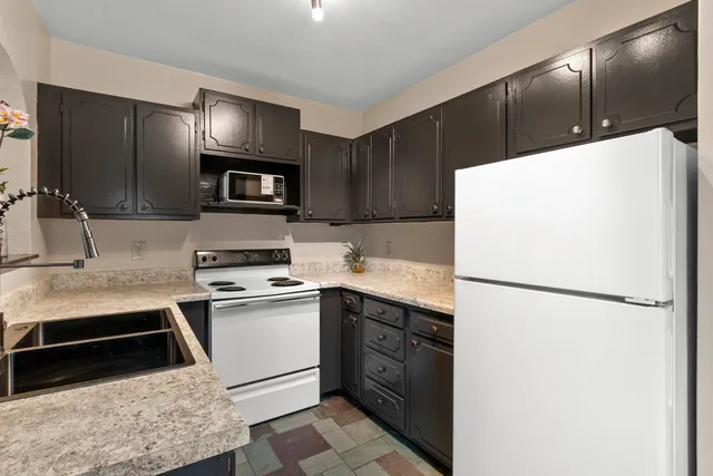 $209,900 | 409 South Baird Street, Green Bay, WI 54301