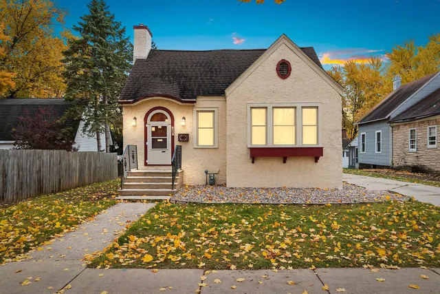$209,900 | 409 South Baird Street, Green Bay, WI 54301