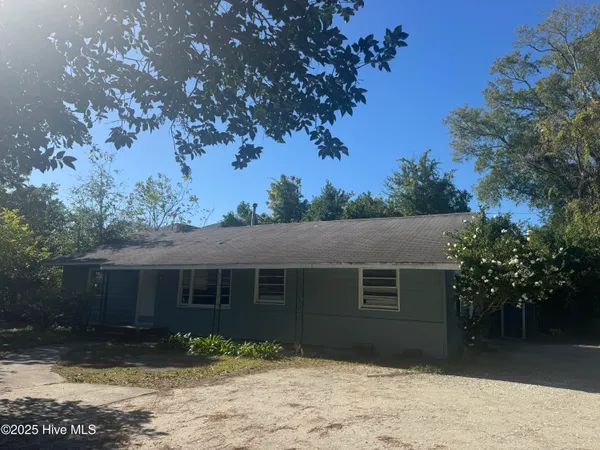 $2,400 | 106 Hawthorne Drive, Wilmington, NC 28403