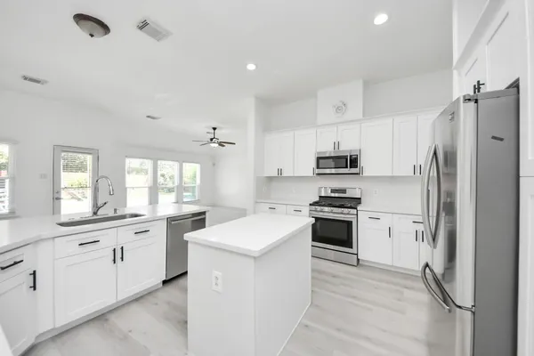$2,349 | 10850 White Oak Point Court, Cypress, TX 77429