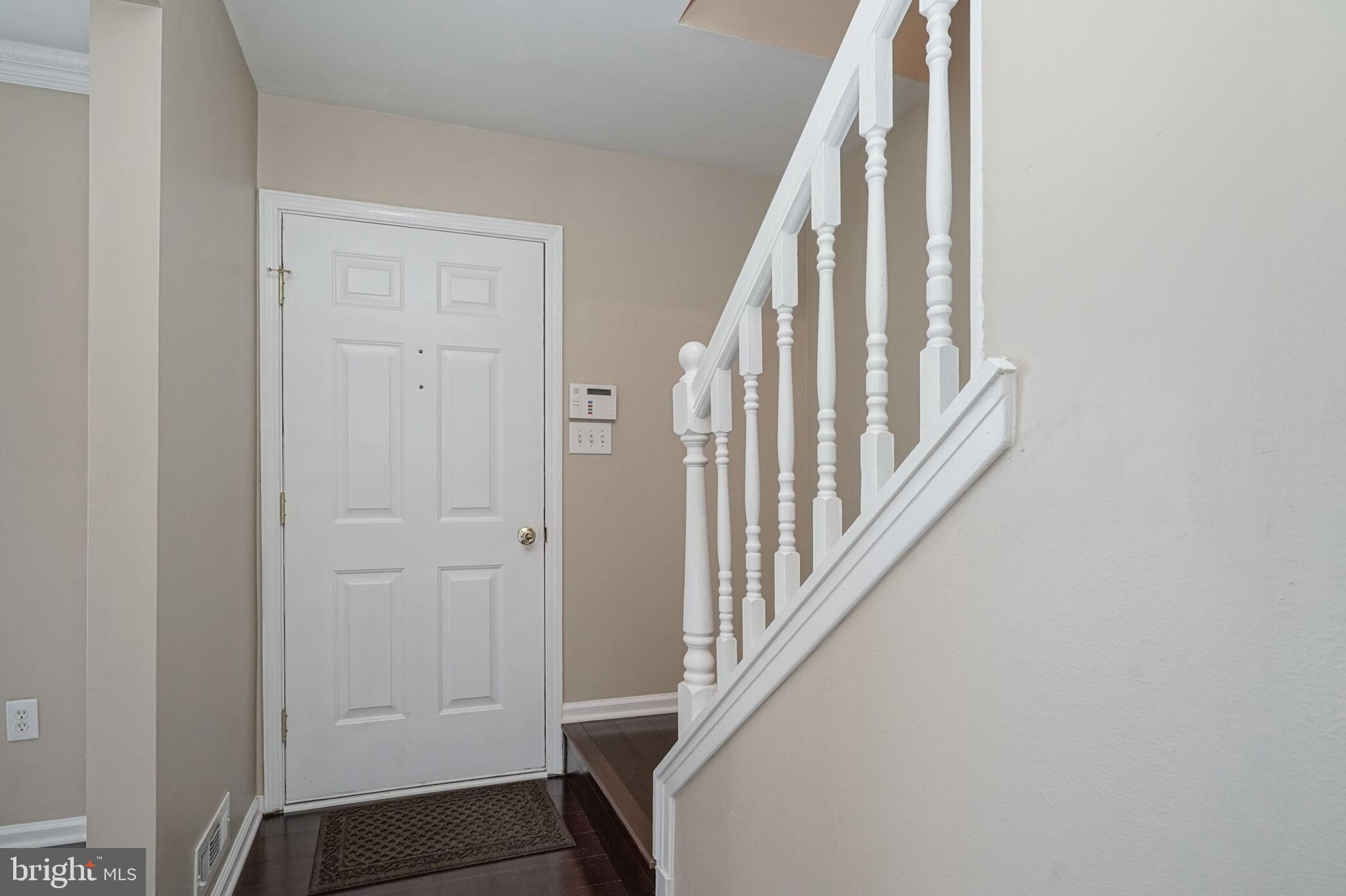 580 School House Road Williamstown, NJ 08094 - Photo 2 of 36 Foyer