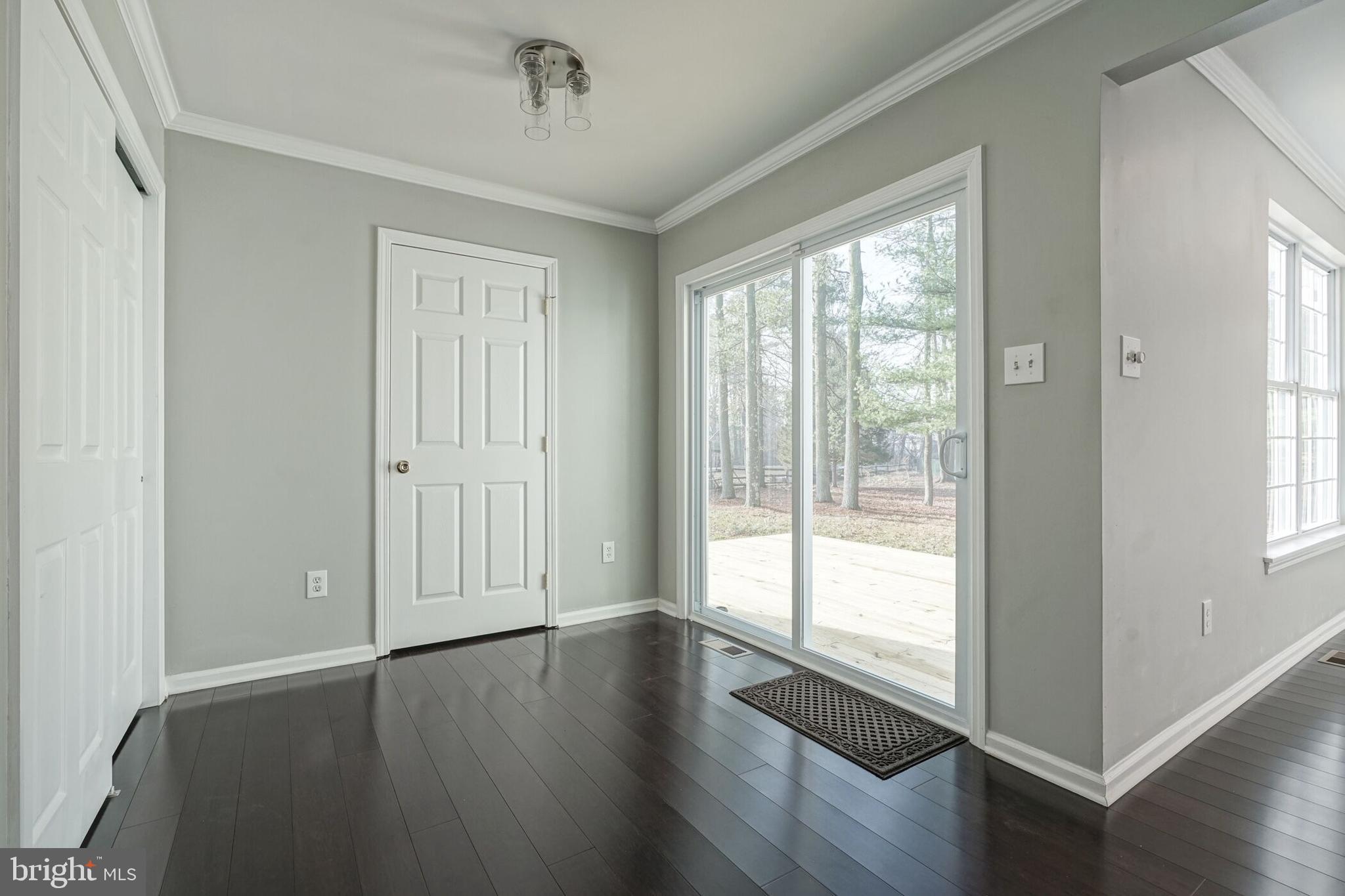 580 School House Road Williamstown, NJ 08094 - Photo 11 of 36 Living Room