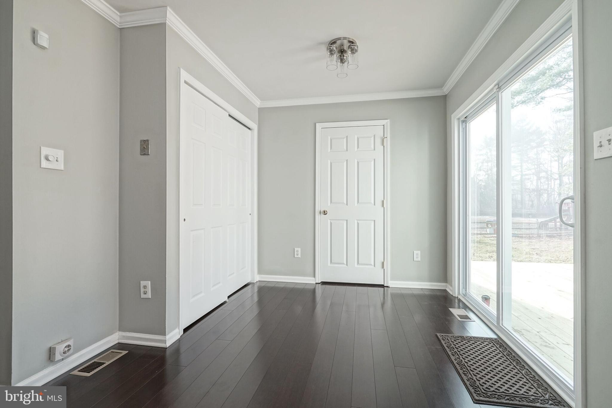 580 School House Road Williamstown, NJ 08094 - Photo 12 of 36 Living Room