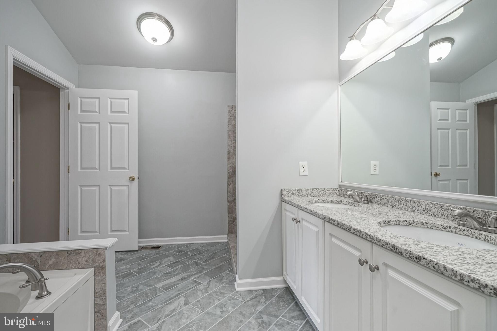580 School House Road Williamstown, NJ 08094 - Photo 20 of 36 Master Bathroom