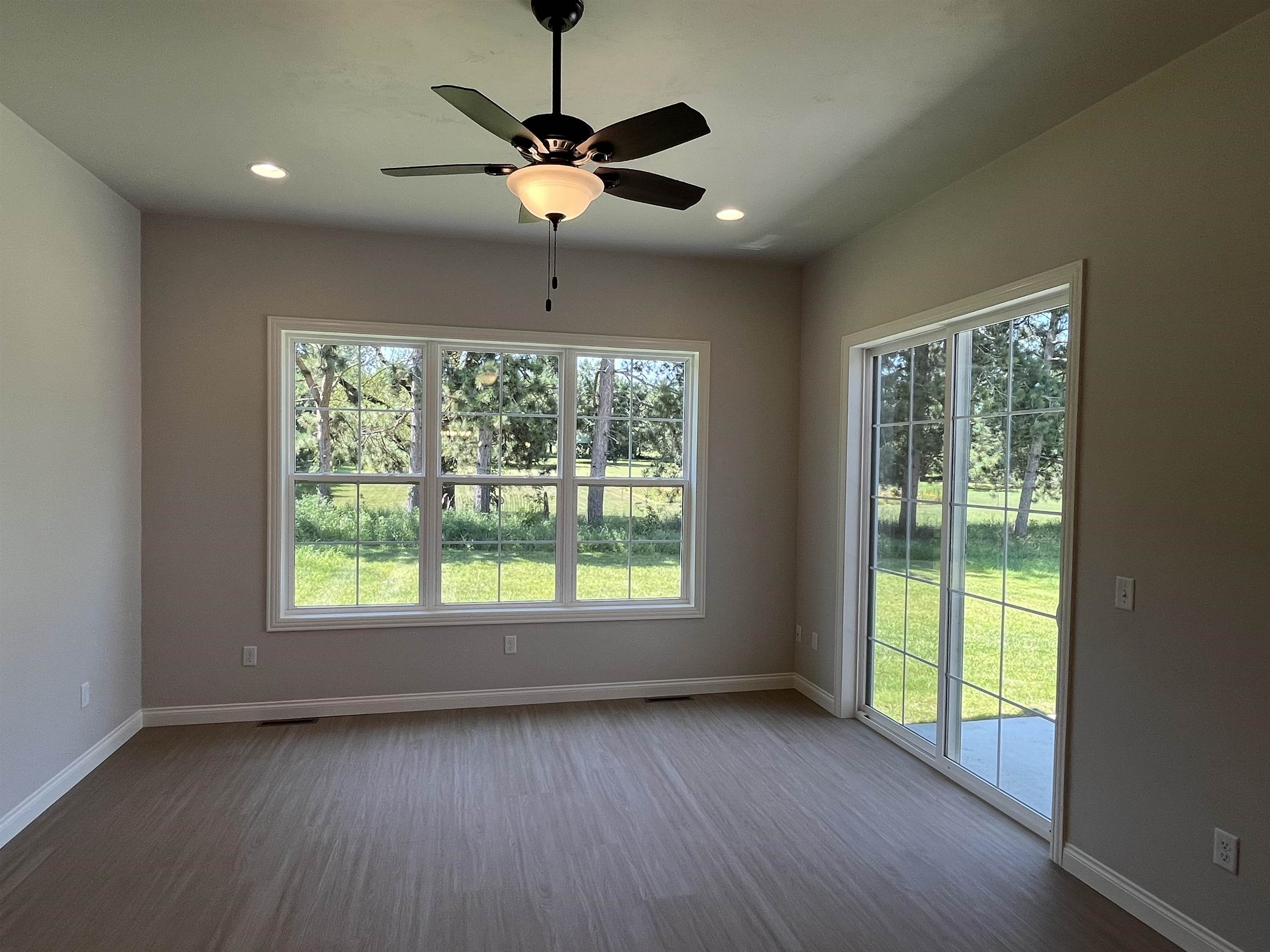 2103 Abbey Road New London, WI 54961 - Photo 6 of 23