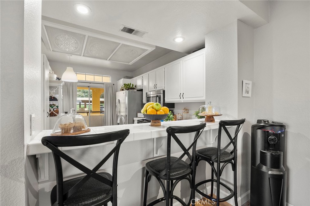 4512 Workman Mill Road Whittier, CA 90601 - Photo 11 of 28 Breakfast bar.