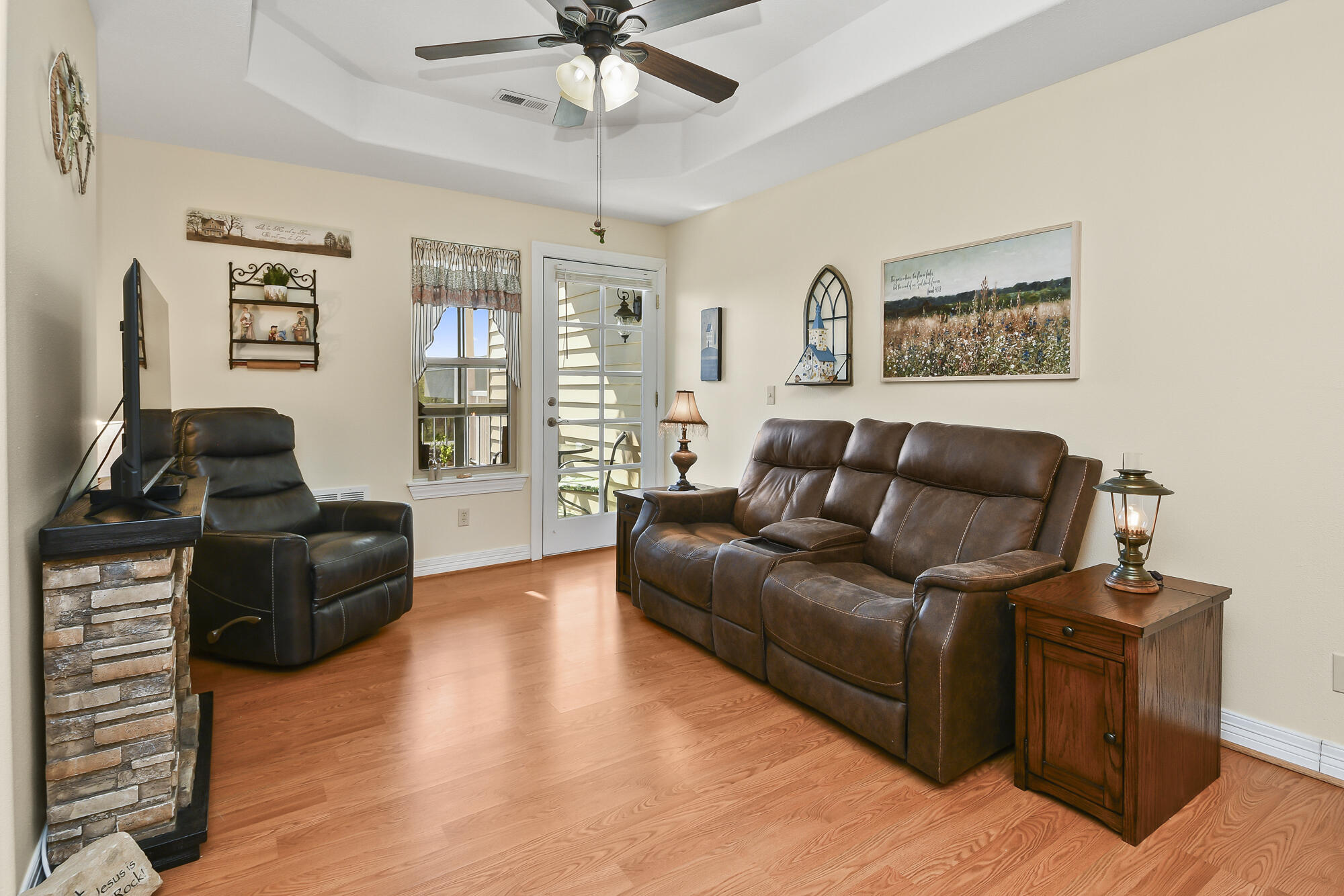 180 Grace Chapel Road, Unit 214 Blue Eye, MO 65611 - Photo 3 of 29 Living Room
