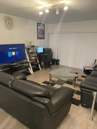 $2,650 | 100 Lakeview Drive, Unit 207, Weston, FL 33326