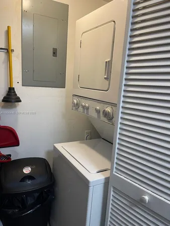 $2,650 | 100 Lakeview Drive, Unit 207, Weston, FL 33326