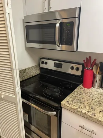 $2,650 | 100 Lakeview Drive, Unit 207, Weston, FL 33326