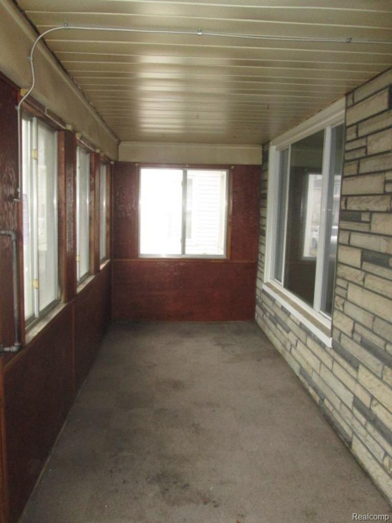109 Maple Street River Rouge, MI 48218 - Photo 5 of 23 5-Enclosed Porch.jpg