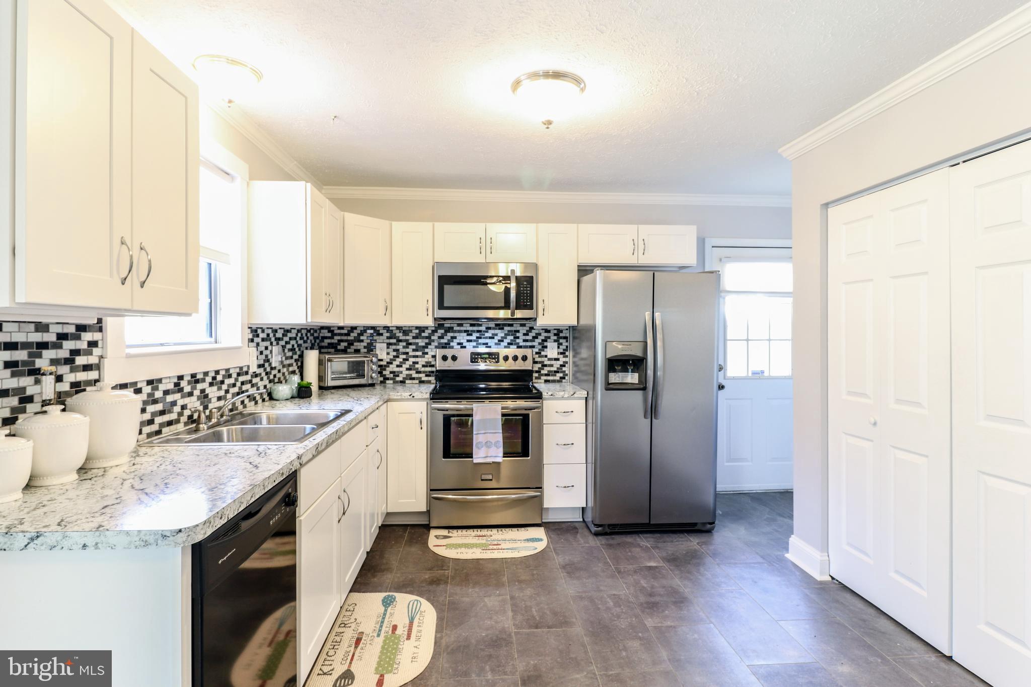 11421 Redlands Road Lusby, MD 20657 - Photo 2 of 17 Granite Counters, Tile Floors and a Side Entrance
