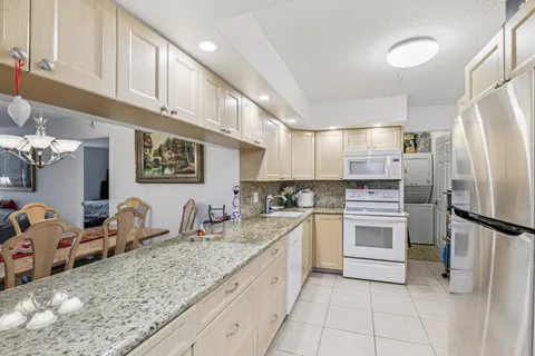 $350,000 | 250 Northwest 67th Street, Unit 119, Boca Raton, FL 33487