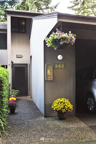 $145,600 | 6268 137th Place Northeast, Unit 242, Redmond, WA 98052