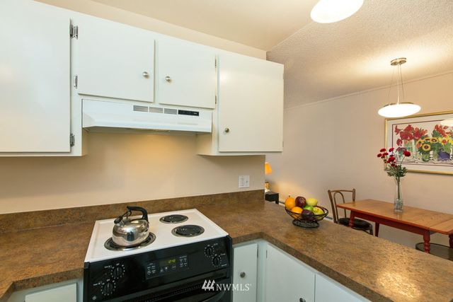 $145,600 | 6268 137th Place Northeast, Unit 242, Redmond, WA 98052