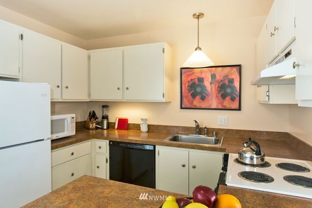 $145,600 | 6268 137th Place Northeast, Unit 242, Redmond, WA 98052