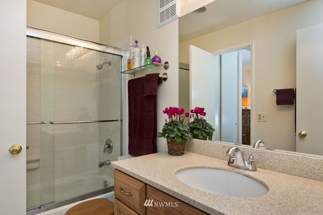 $145,600 | 6268 137th Place Northeast, Unit 242, Redmond, WA 98052