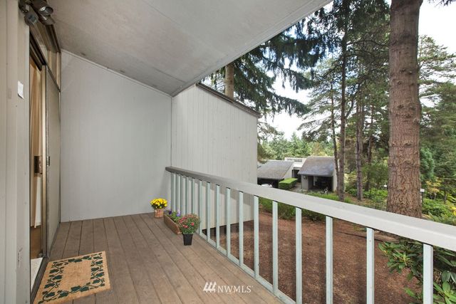 $145,600 | 6268 137th Place Northeast, Unit 242, Redmond, WA 98052