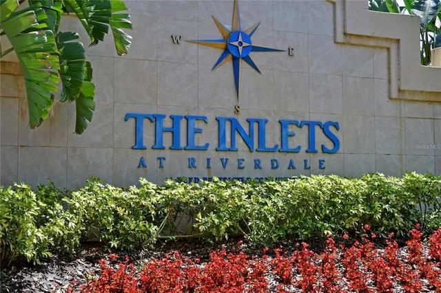 a view of a tennis court