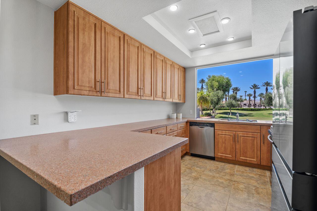 48 Pebble Beach Drive Rancho Mirage, CA 92270 - Photo 15 of 35 13_12136612_189772_189772-EI-113
