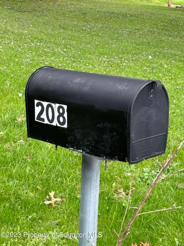 a view of a back yard