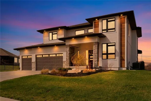 $699,950 | 4808 Northeast Jamestown Drive, Lee's Summit, MO 64064