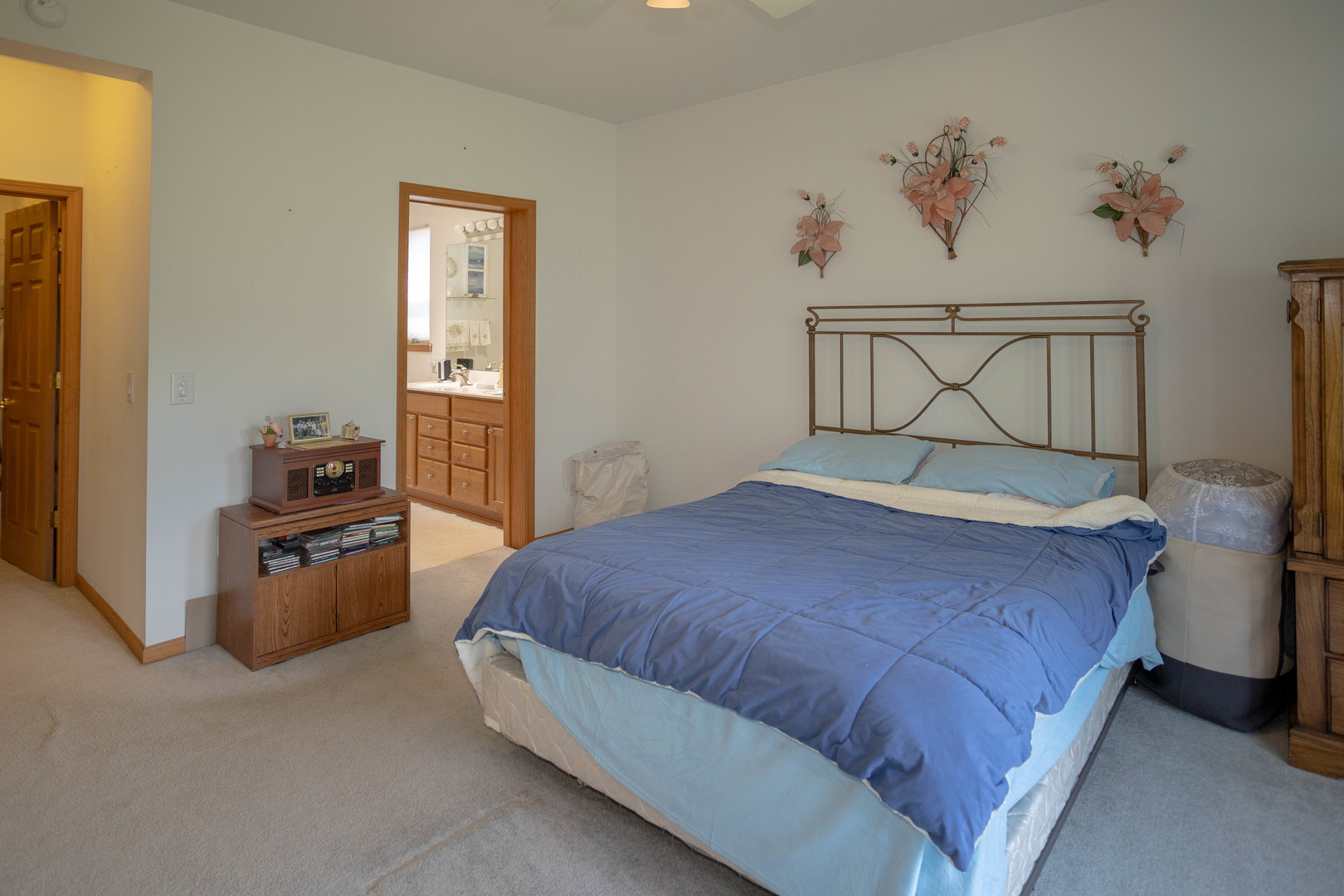 212 Rodeo Drive, Unit 2179 Grayslake, IL 60030 - Photo 22 of 31 a bedroom with a bed and a painting on the wall