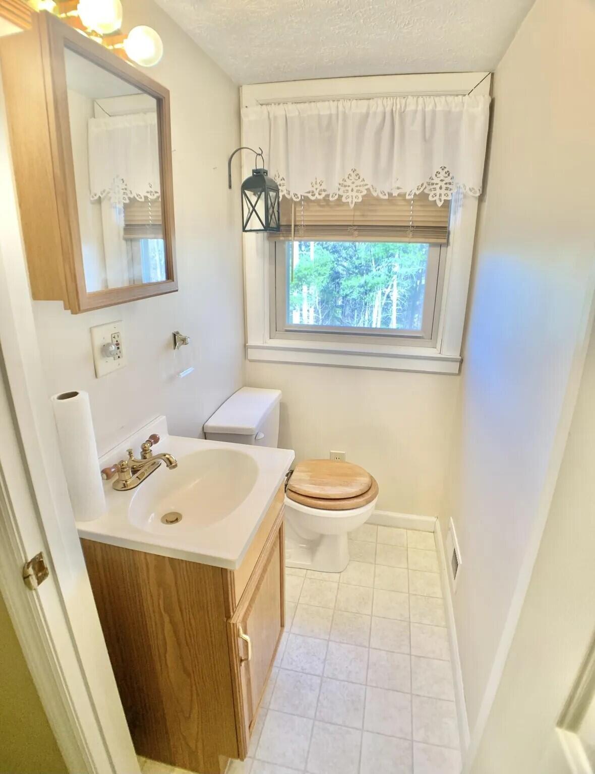 7150 Mill Branch Road Covington, VA 24426 - Photo 19 of 29 upstairshalfbath