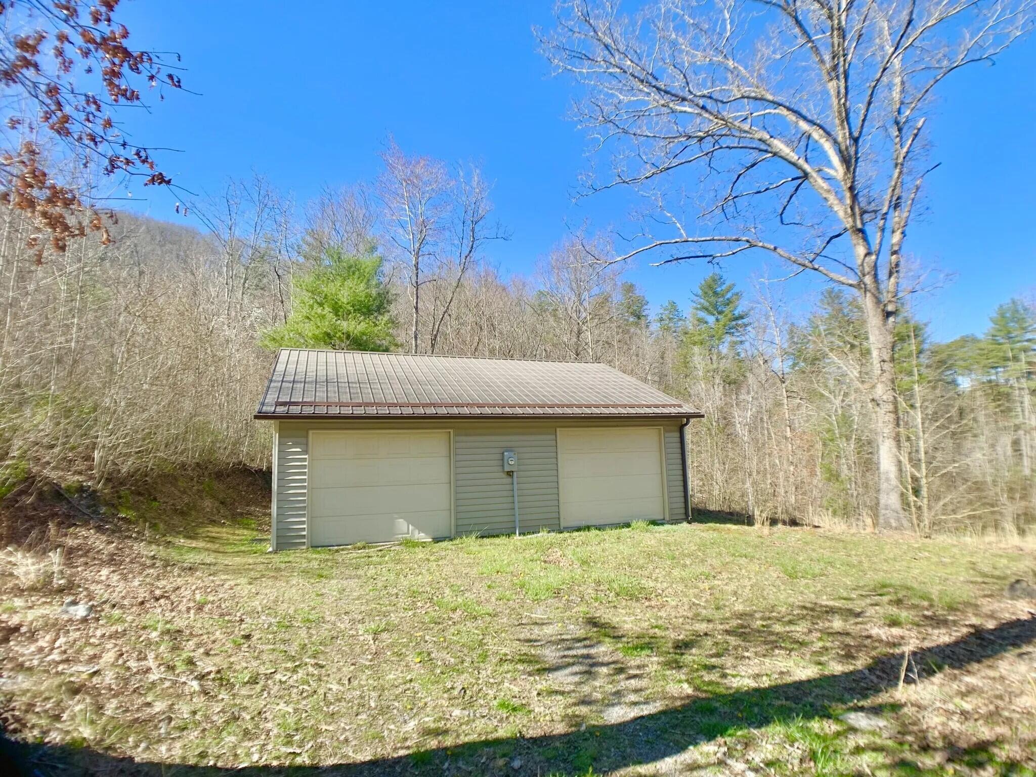7150 Mill Branch Road Covington, VA 24426 - Photo 22 of 29 garage2