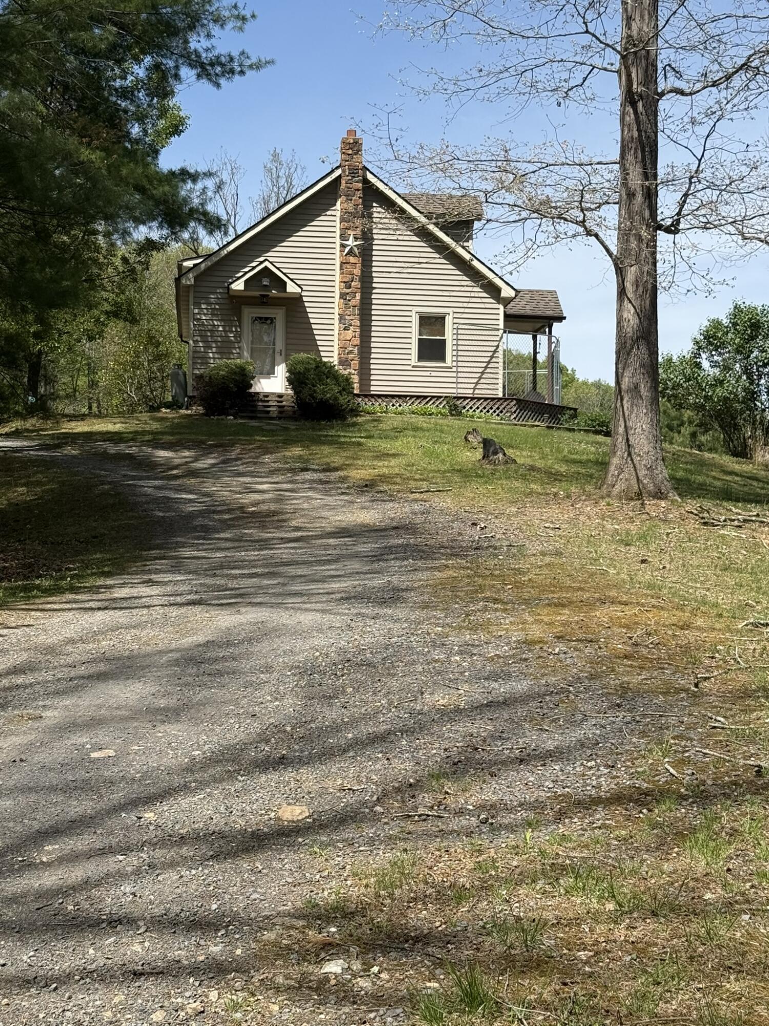 7150 Mill Branch Road Covington, VA 24426 - Photo 5 of 29 IMG_1622