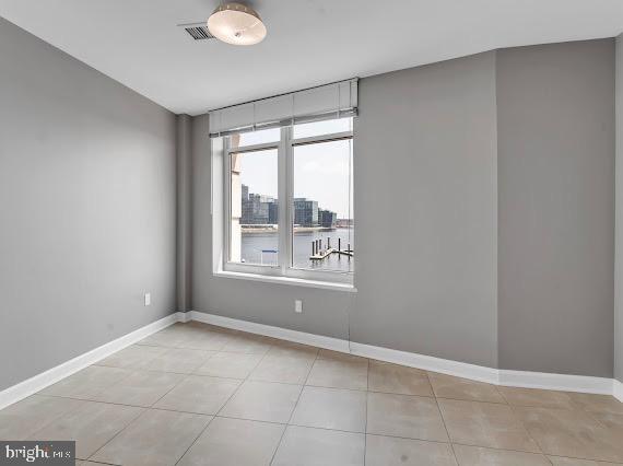 100 Harborview Drive, Unit 202 Baltimore, MD 21230 - Photo 13 of 25 a view of an empty room with a window