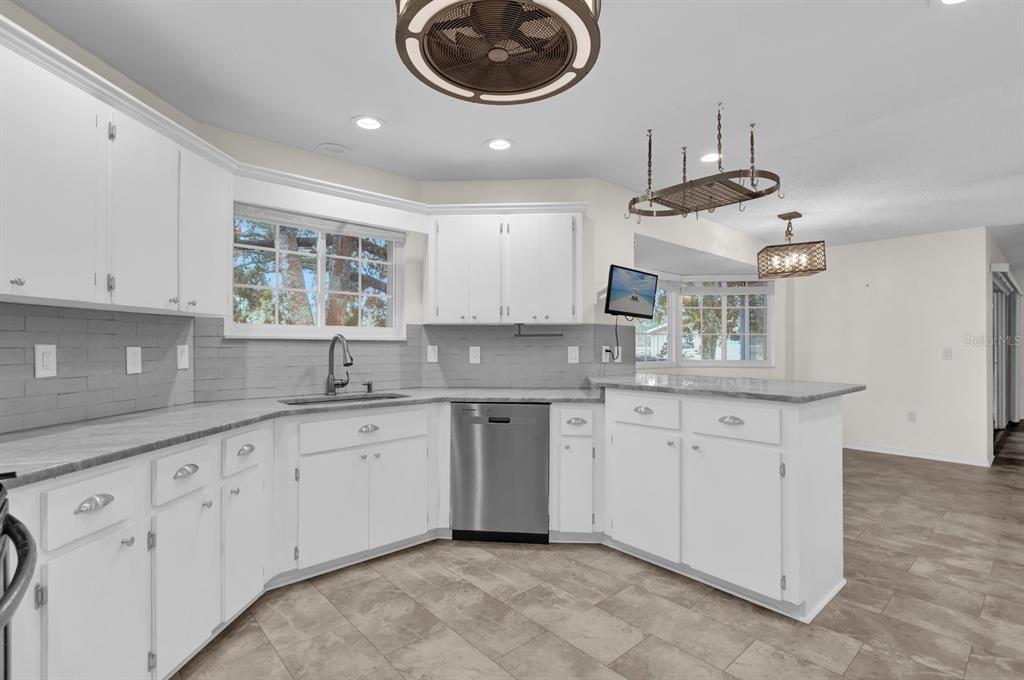 11631 Southwest 82nd Terrace Ocala, FL 34481 - Photo 8 of 35